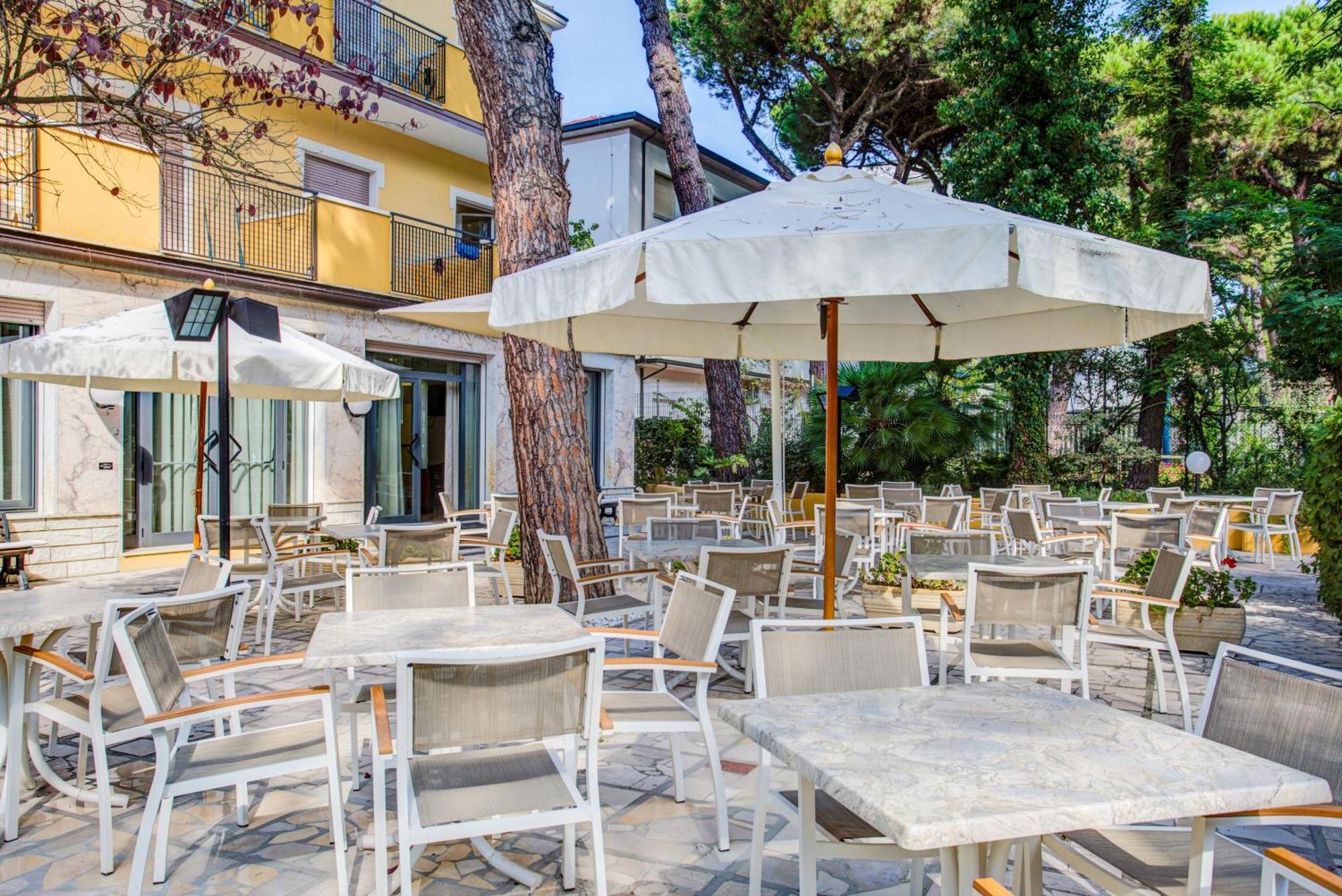 Hotel Majorca Milano Marittima Exterior photo