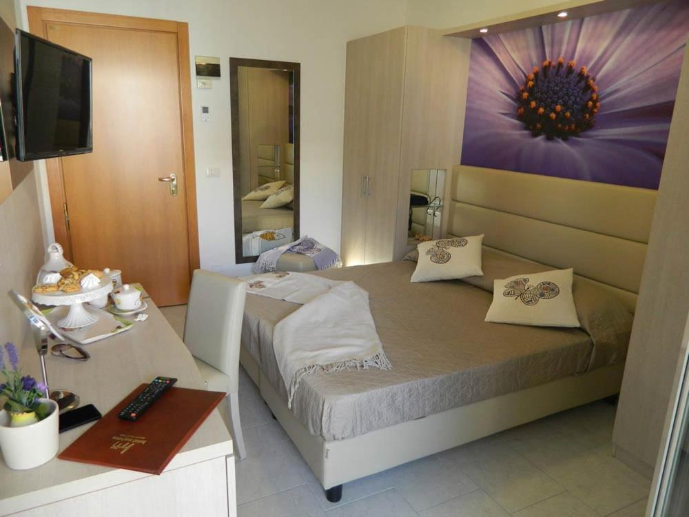 Hotel Majorca Milano Marittima Exterior photo